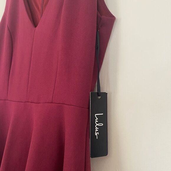 Lulus Darling Delight Dress Stretch Fitted Vneck Sleeveless Burgundy Skater NEW - Picture 3 of 11